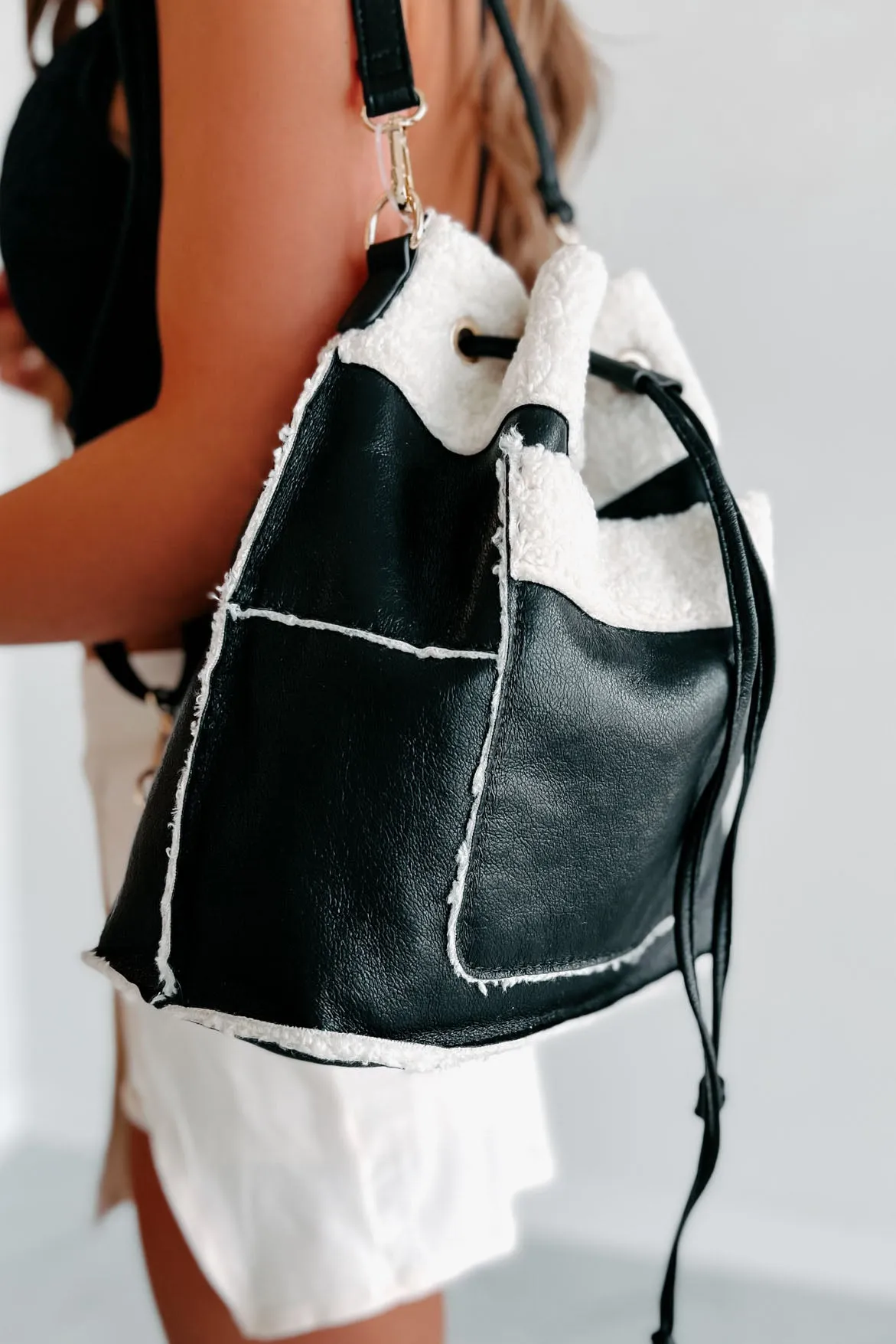 Inclined To Change Sherpa Detailed Convertible Drawstring Bag (Black)